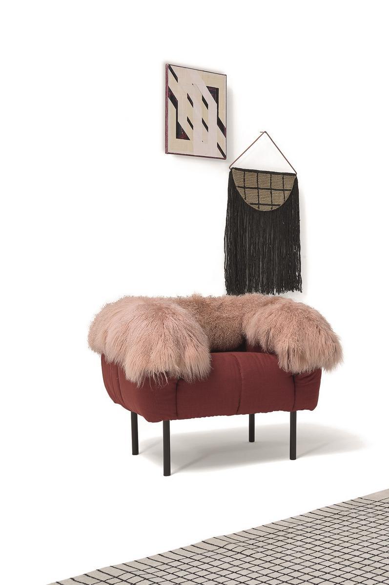 Upholstered fur armchair with armrests | Pecorelle by Arflex