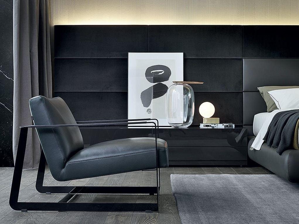 Sled base leather armchair with armrests | Gaston by Poliform