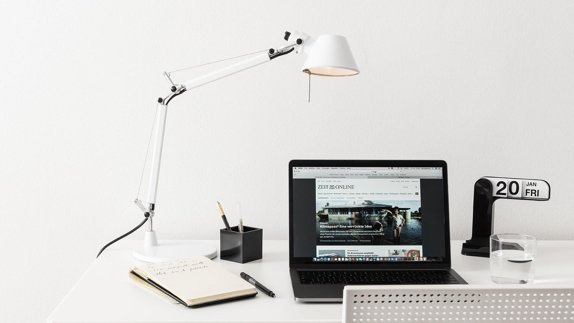 Adjustable desk lamp | Tolomeo Micro by Artemide