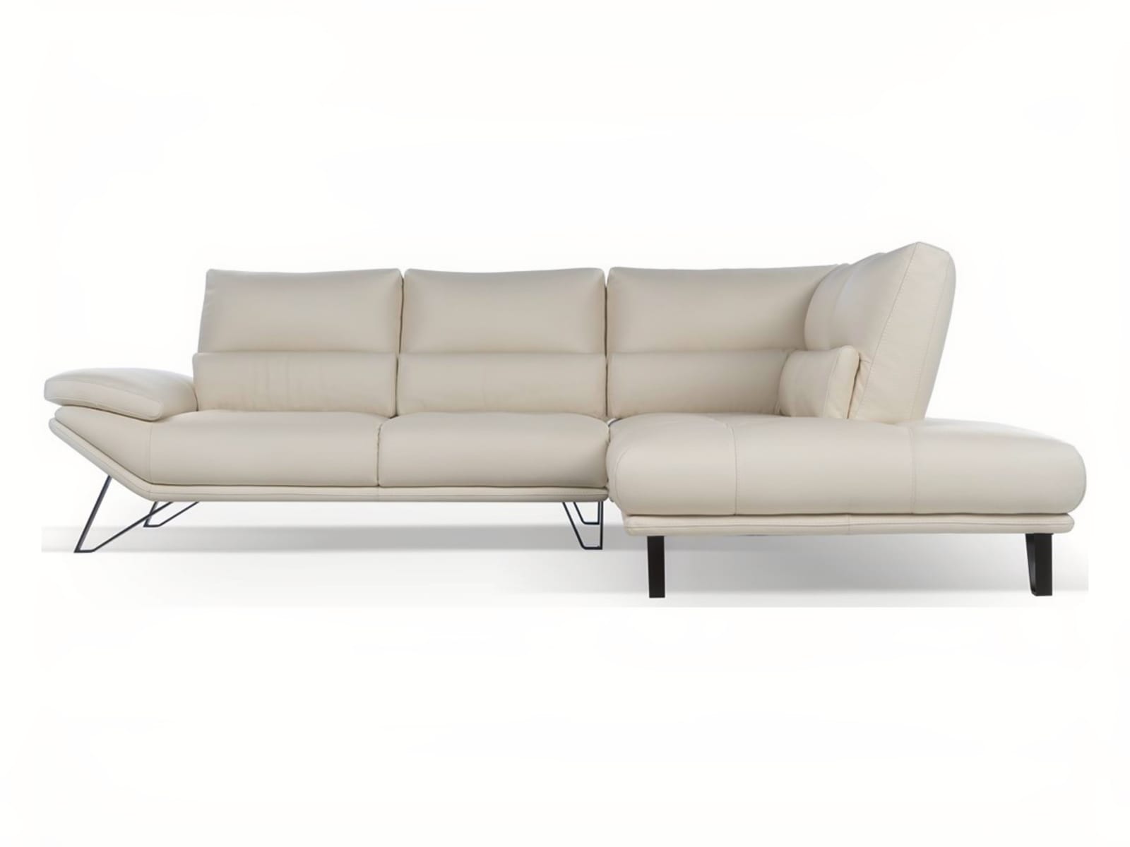 Elegant sofa with tiltable backrests, comfortable lying positions, and dynamic quilting for an embracing living experience. Ideal for leisure and adaptable to any occasion. | Fly 2.0 by Calia Italia