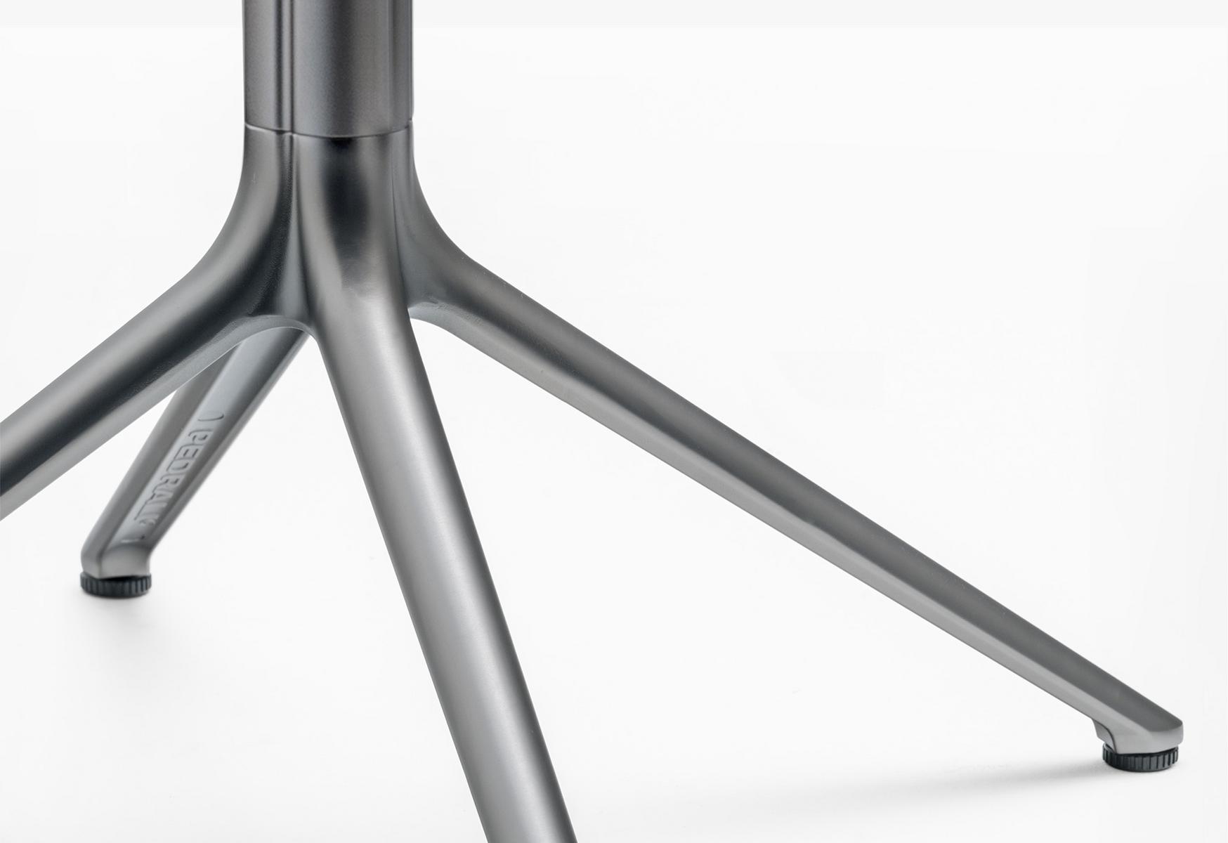 Round die cast aluminium high table with 4-star base | Elliot 5476 by Pedrali