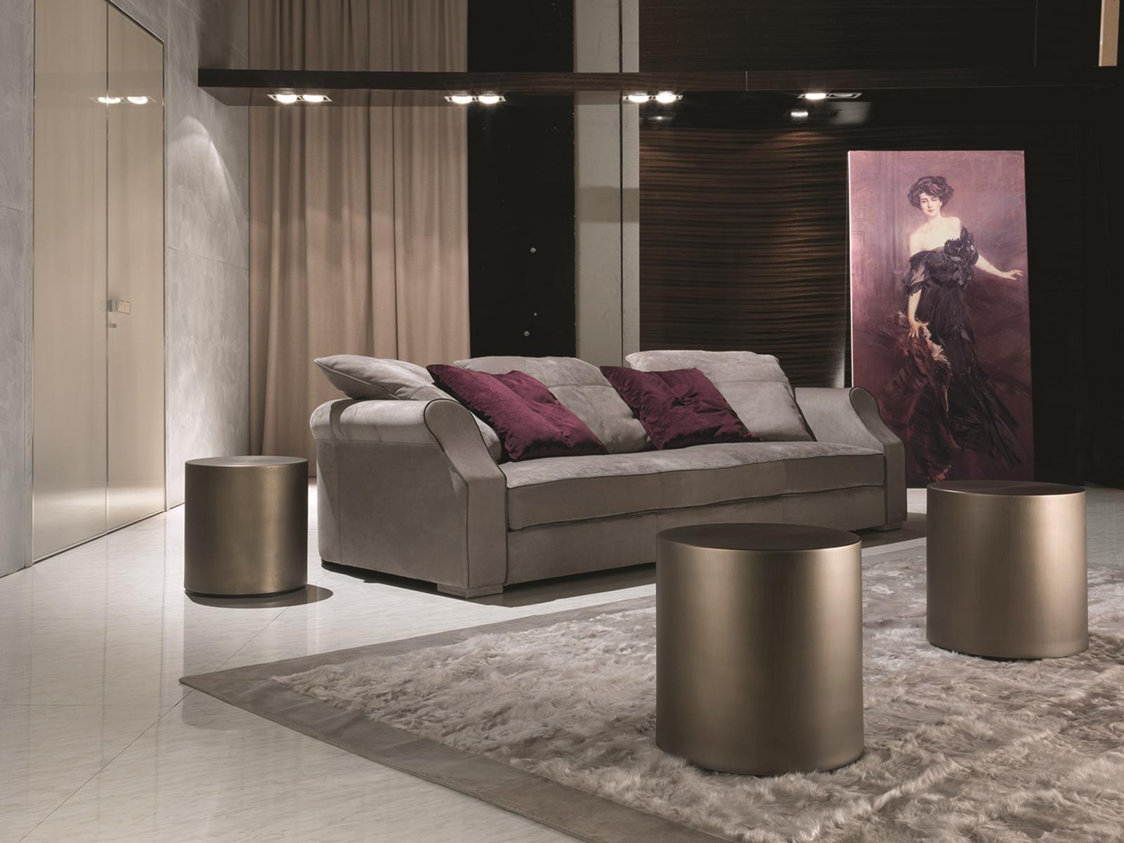 Round metal coffee table | Moon by Longhi