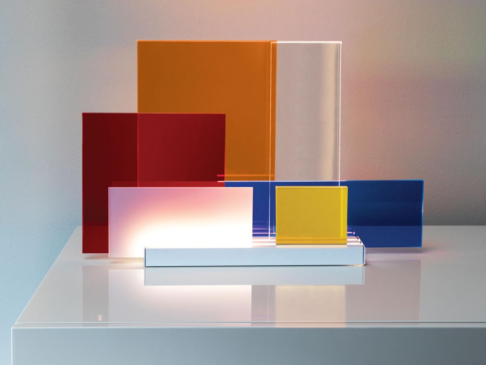LED methacrylate table lamp | On Lines by Nemo