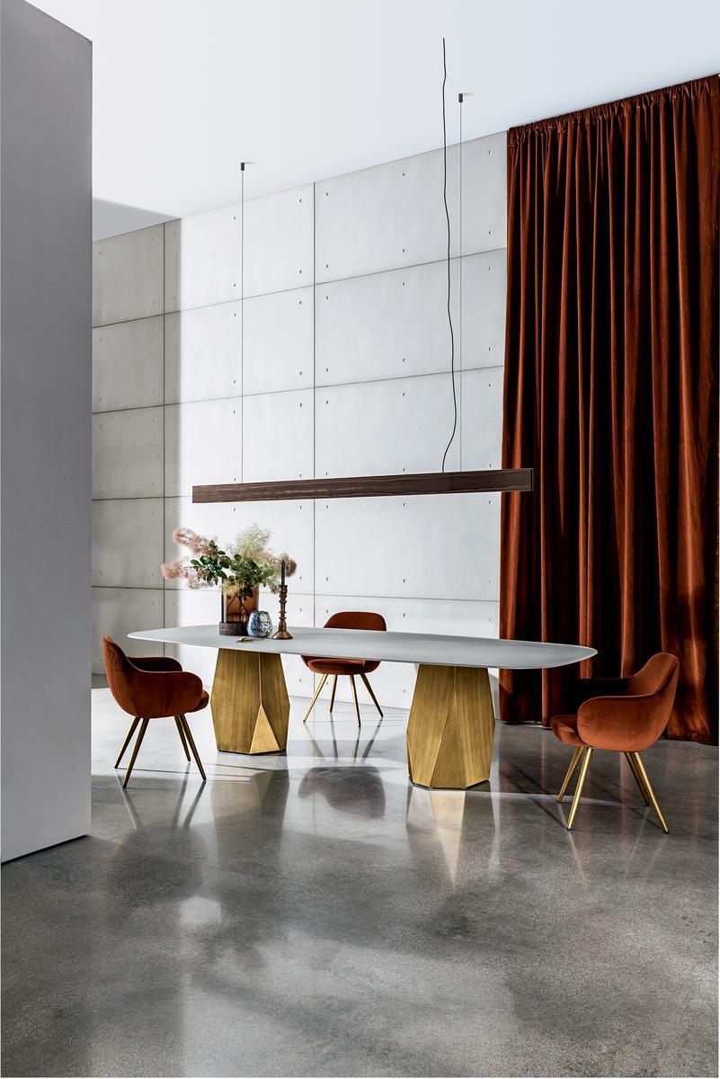 Upholstered fabric chair with armrests | Cadira by Sovet