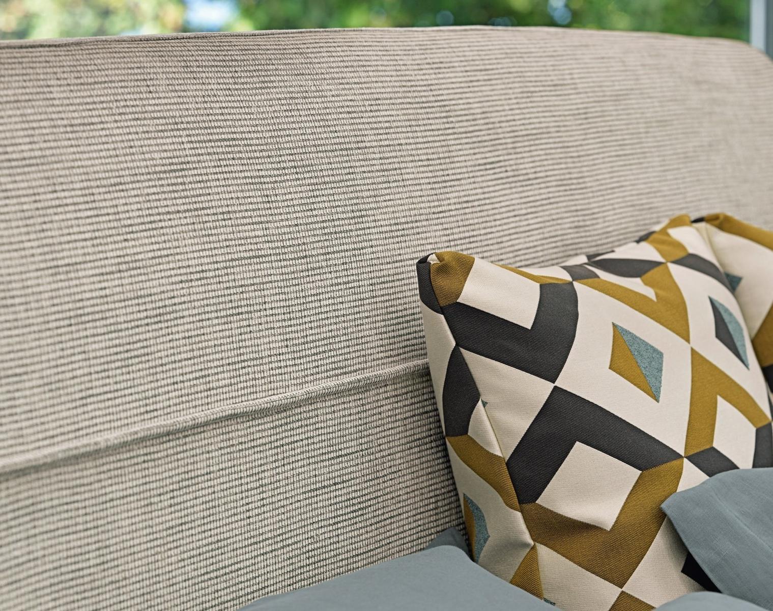 Upholstered fabric double bed | Mandarine by Flou