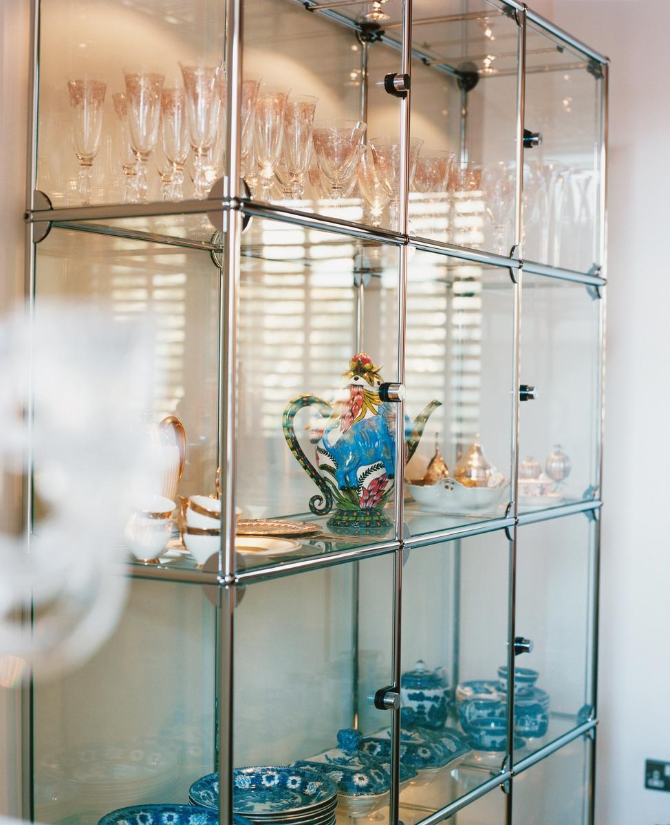 Sectional glass and steel bookcase | Haller Glas Shelving And Showcases by USM
