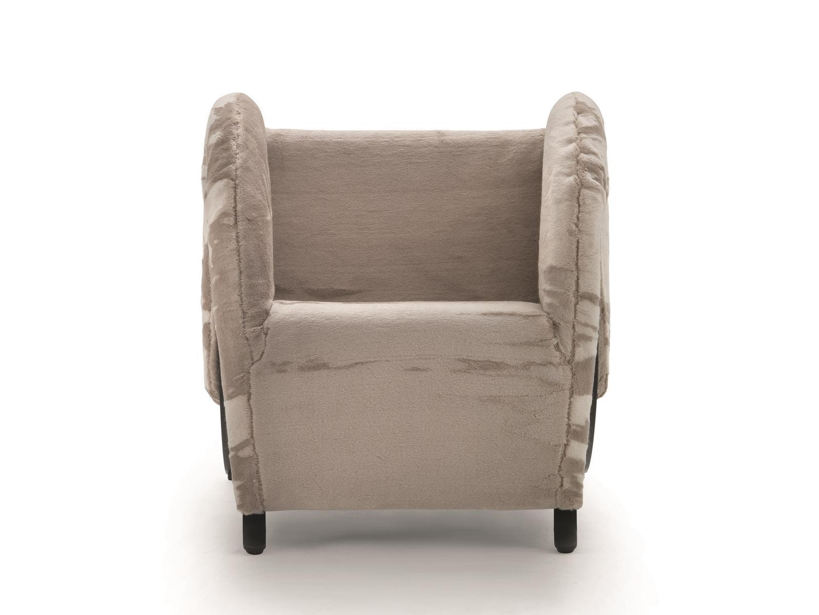 Upholstered fabric easy chair with armrests | Virgola by Arflex