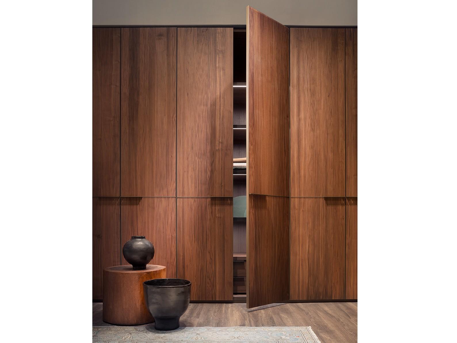 Walnut wardrobe custom | Seryasse by Lema