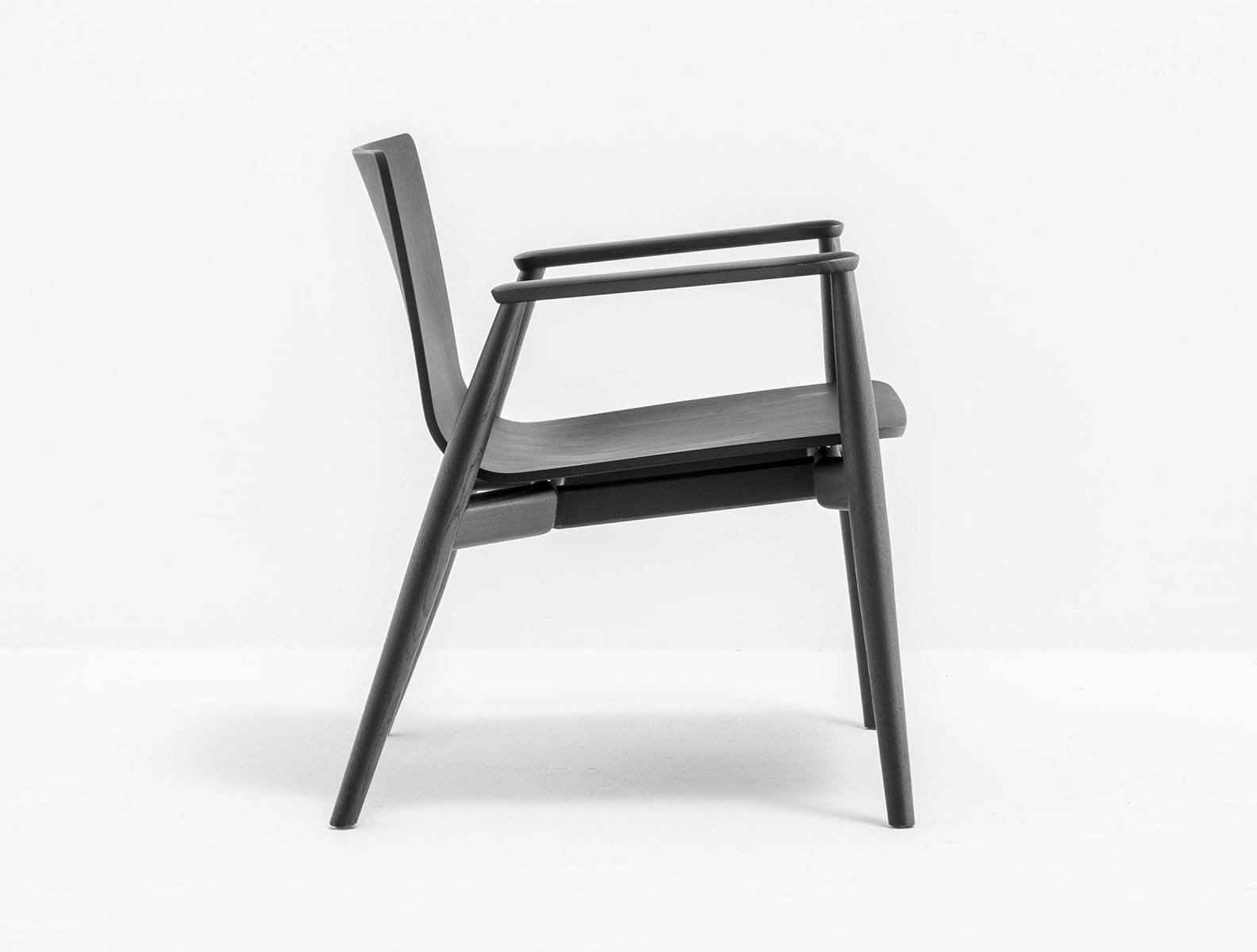 Wood veneer easy chair with armrests | Malmö 295 by Pedrali