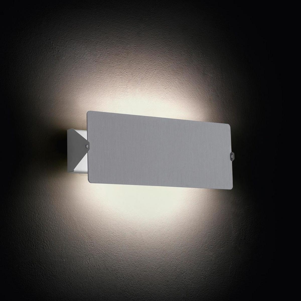 Adjustable aluminium wall light | Applique À Volet Pivotant Double by Nemo
