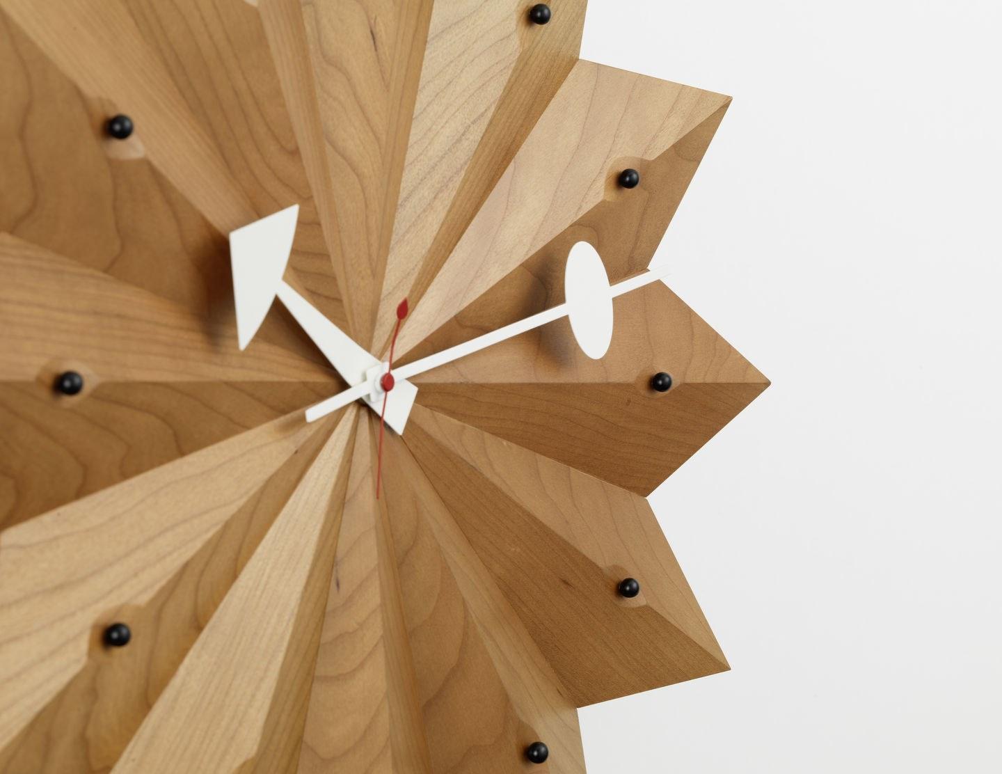 Wall-mounted wooden clock | Fan by Vitra