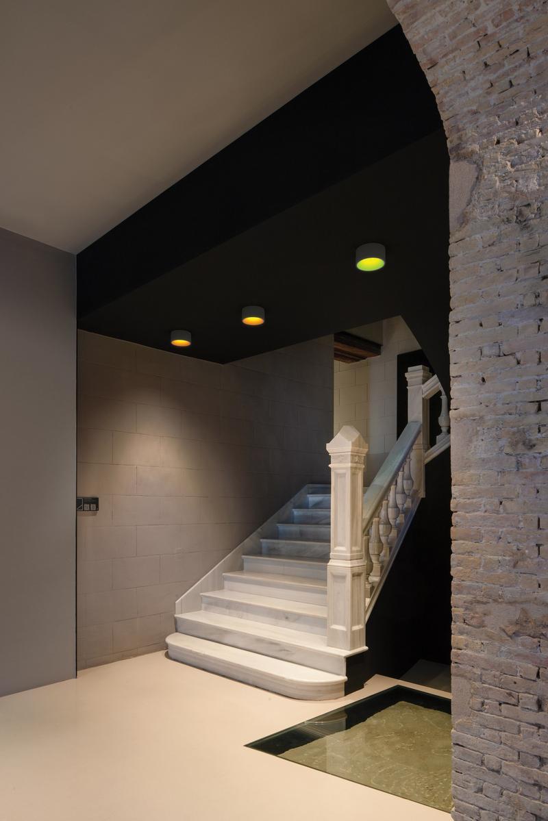 Aluminium ceiling lamp | Domo by Vibia