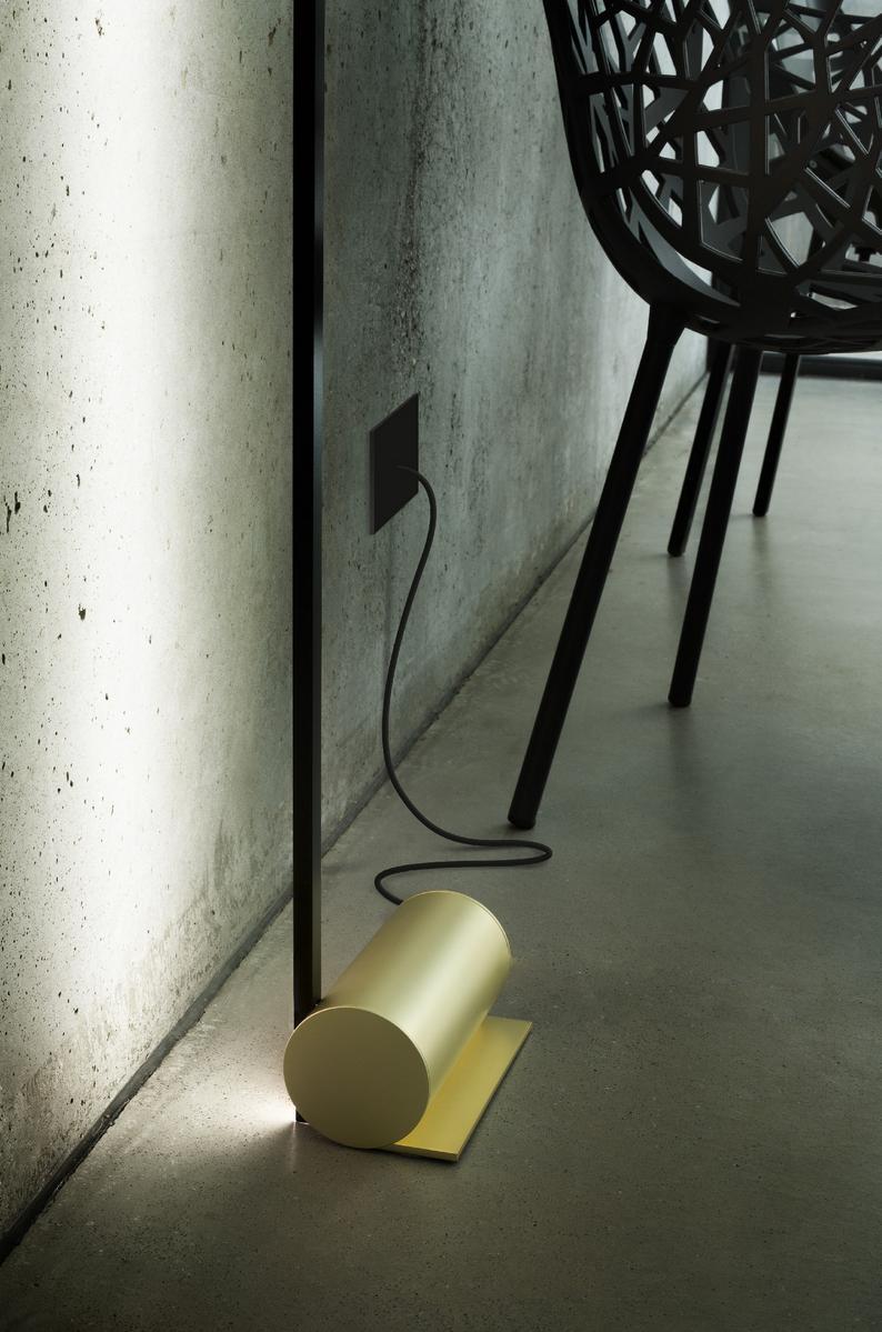 LED indirect light floor lamp | Slight by Olev