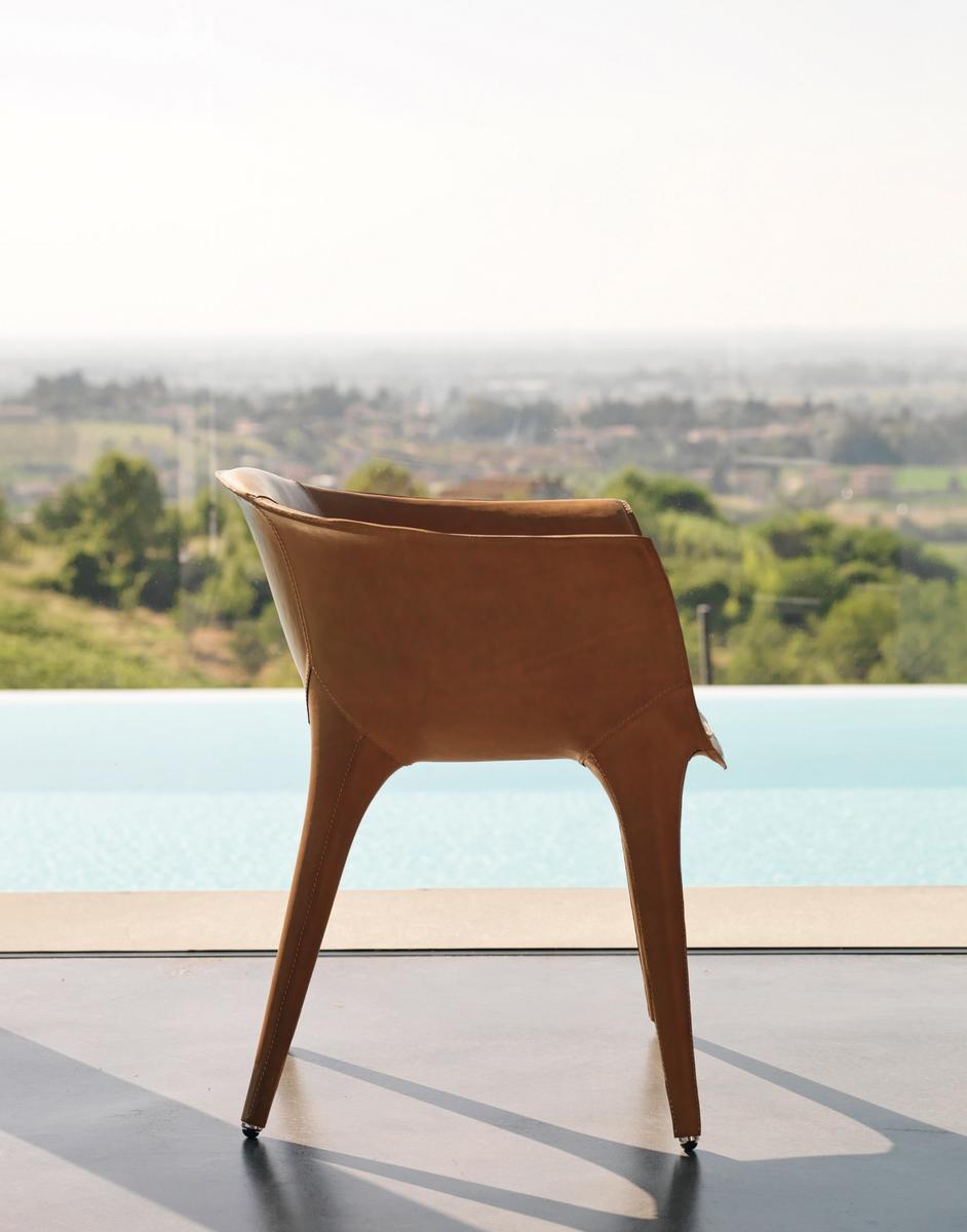 Tanned leather armchair | Doralee by Desiree