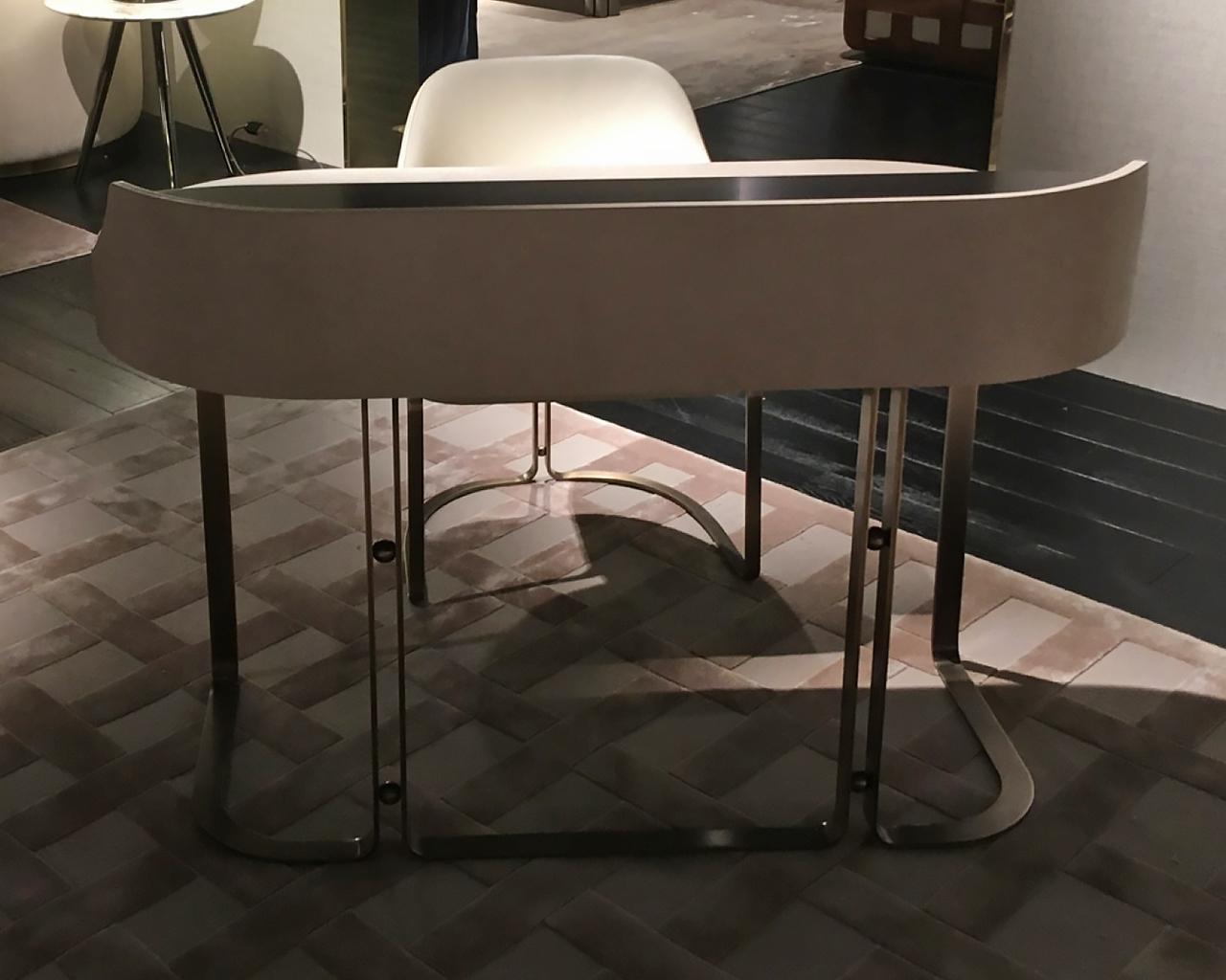 Ebony writing desk in a classic style with drawers | Roma by Rugiano