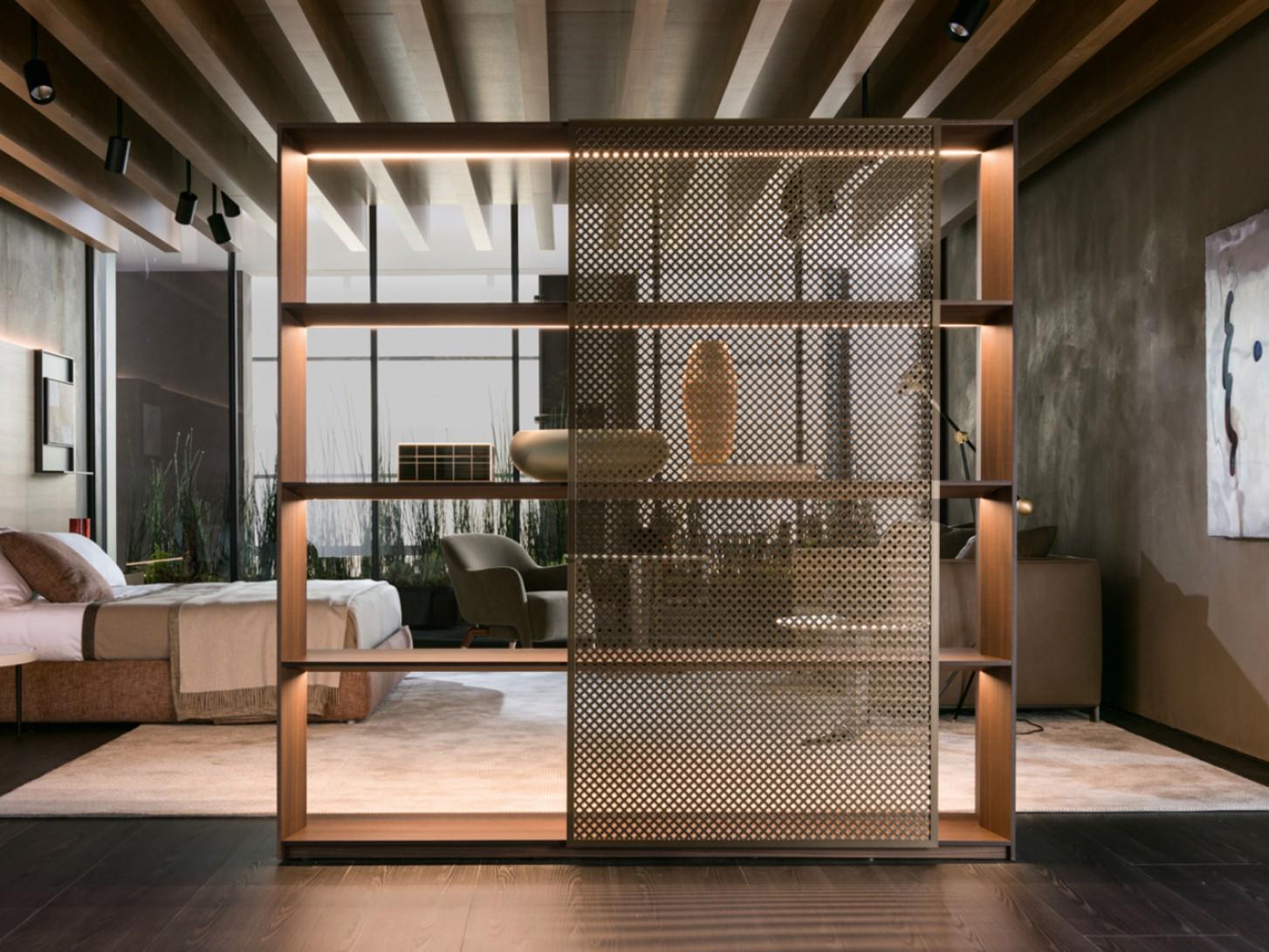 Open divider wooden bookcase with built-in lights | Ava by Molteni