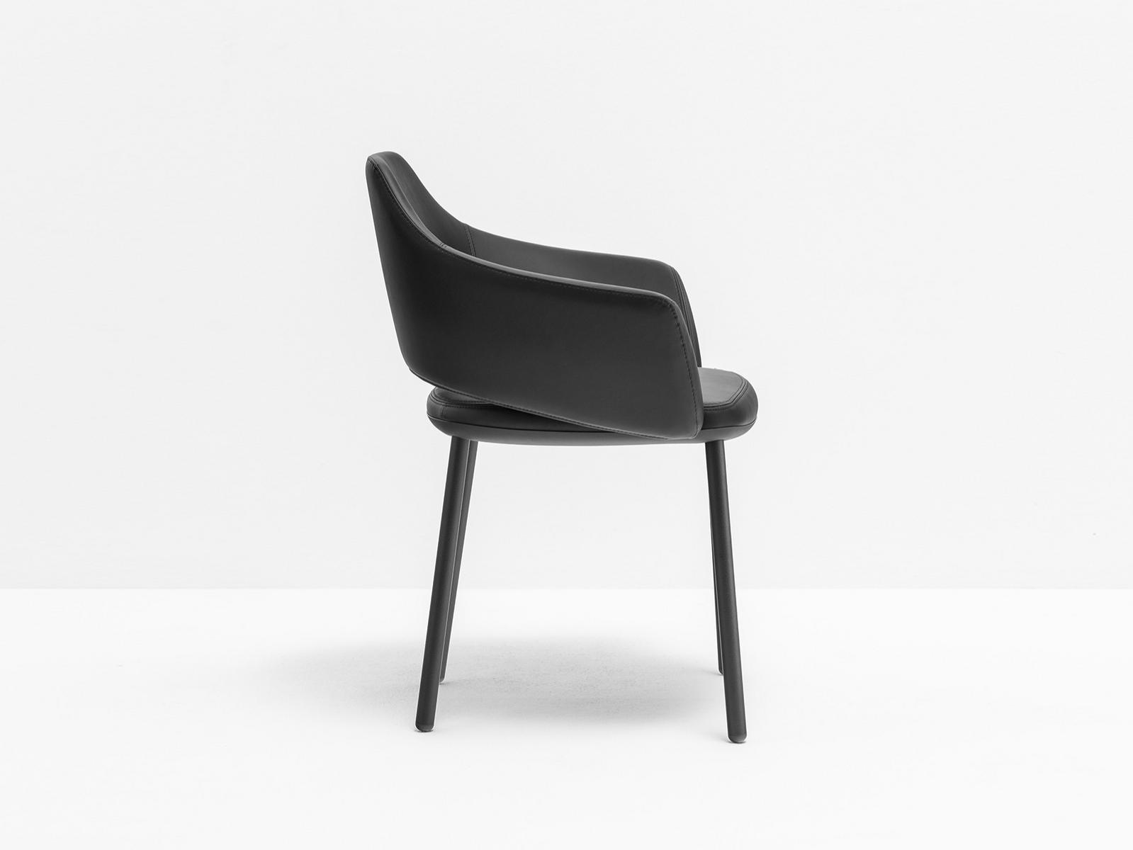 Upholstered leather chair with armrests | Vic 647 by Pedrali