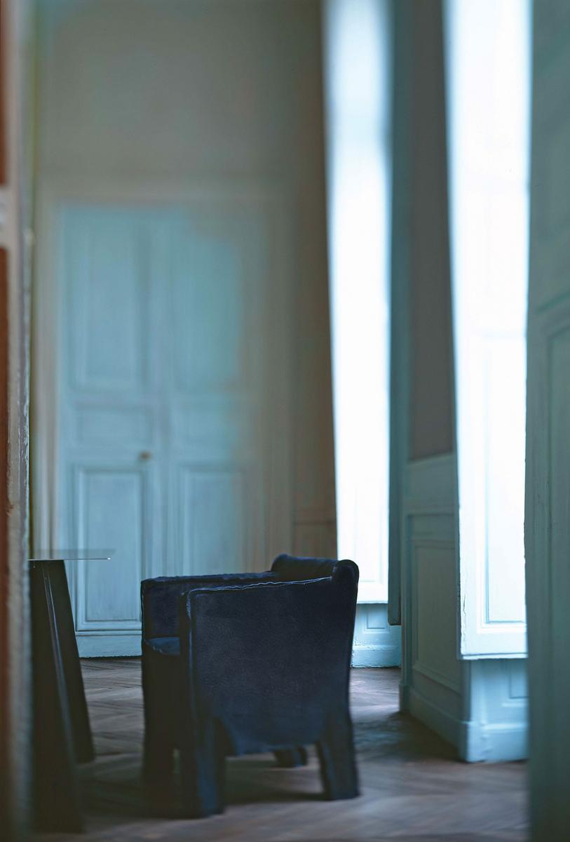 Leather easy chair | Summer Arms by Baxter