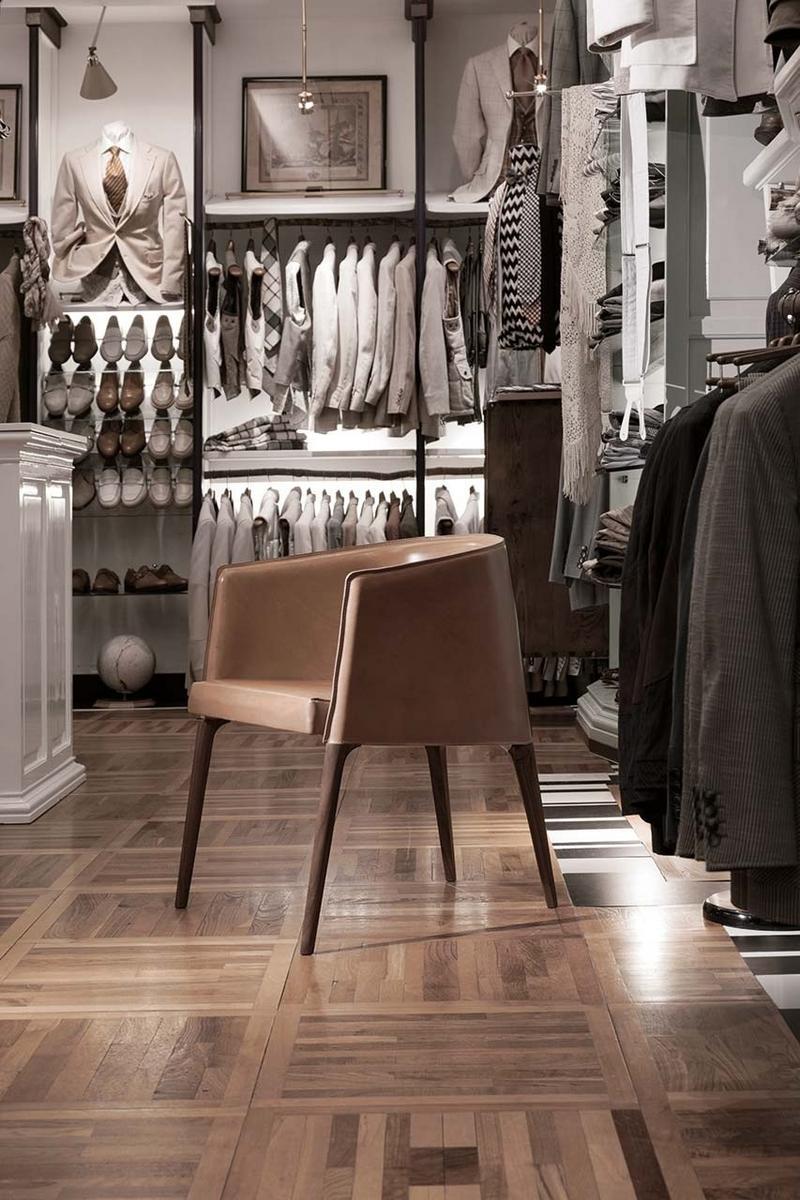 Upholstered leather easy chair with armrests | Jackie by Frigerio