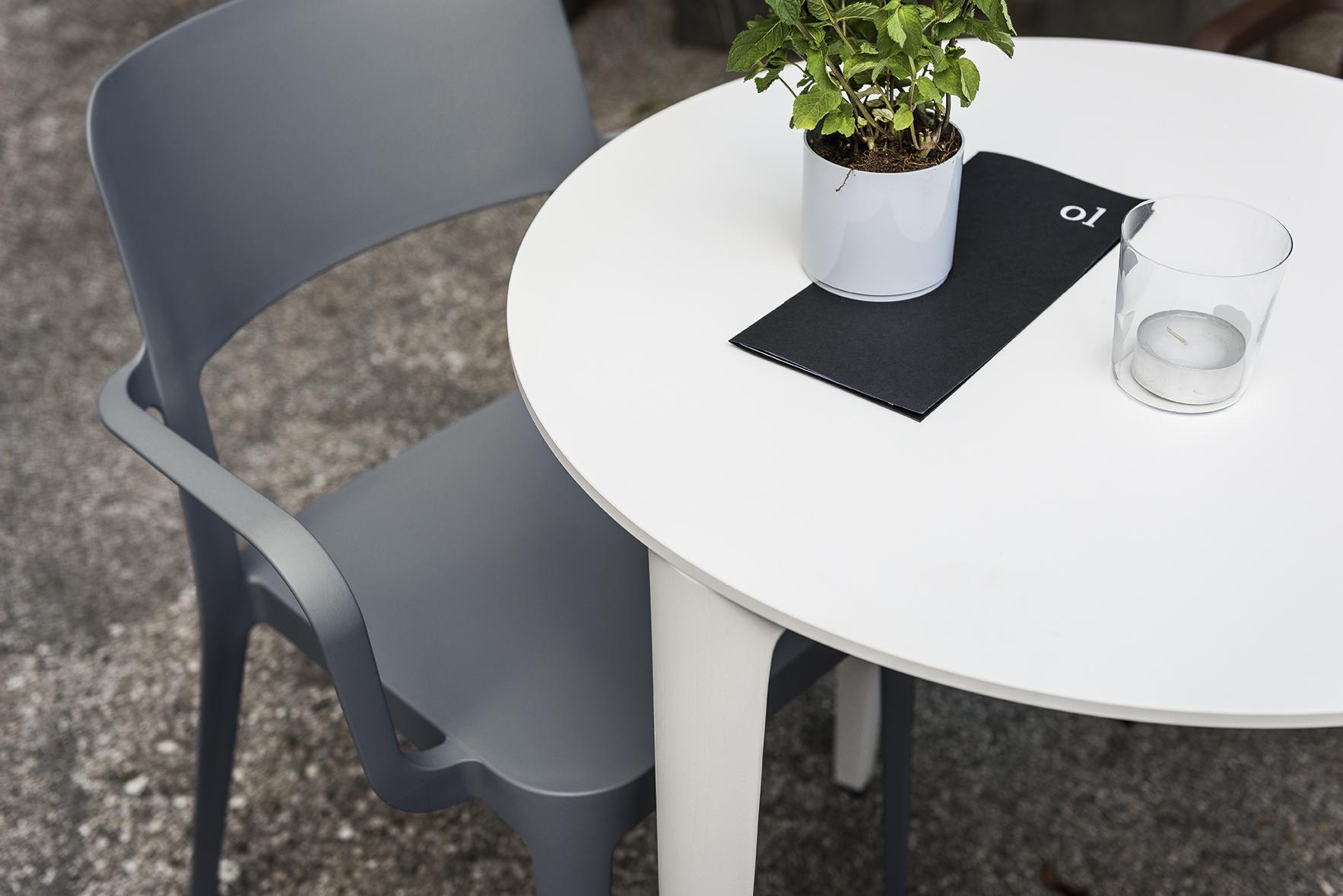 Round HPL contract table | Nené by Midj