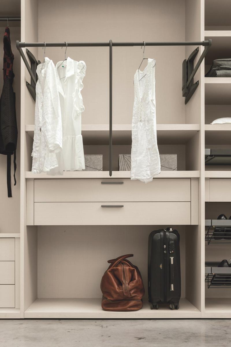 Sectional wooden walk-in wardrobe | Logica by Tomasella