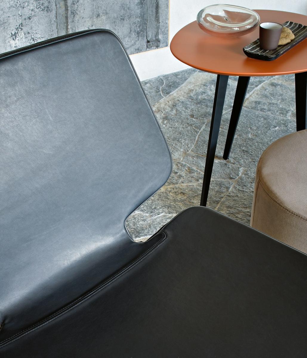 Leather easy chair | Werner by Lema