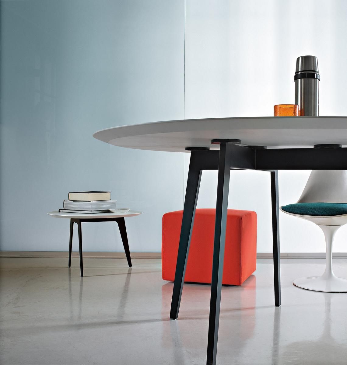 Oval wooden table | Jump by Lema