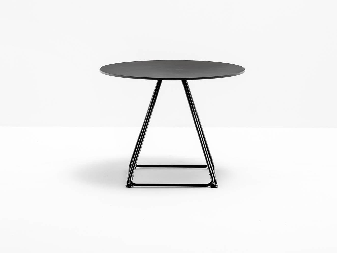 Low steel bistro side table | Lunar 5443 by Pedrali
