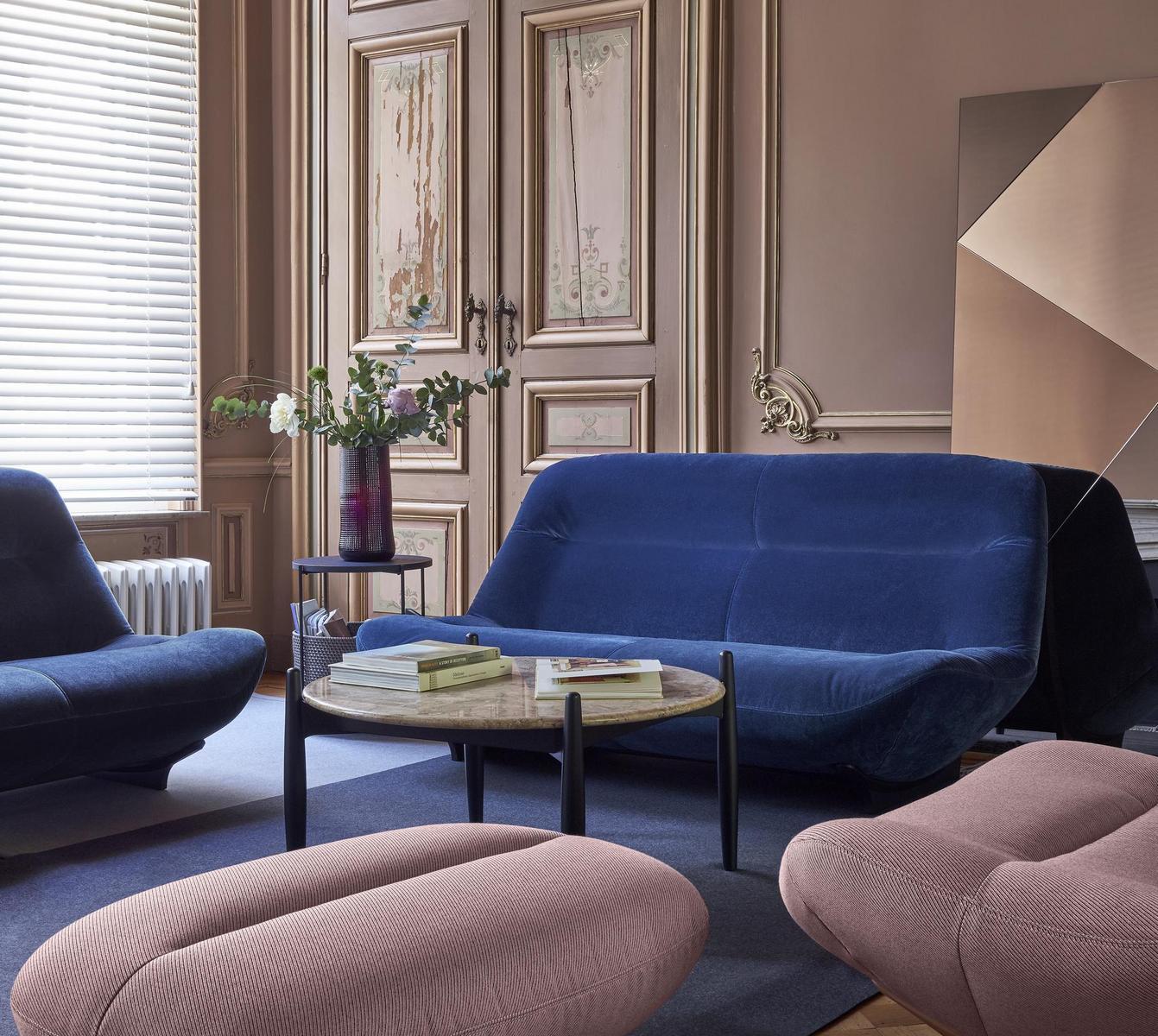 Round steel and wood coffee table with storage space | Cestino by Ligne Roset