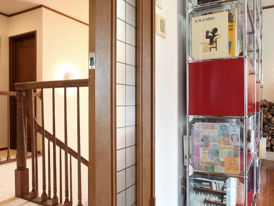 Sectional glass and steel bookcase | Haller Glas Shelving And Showcases by USM