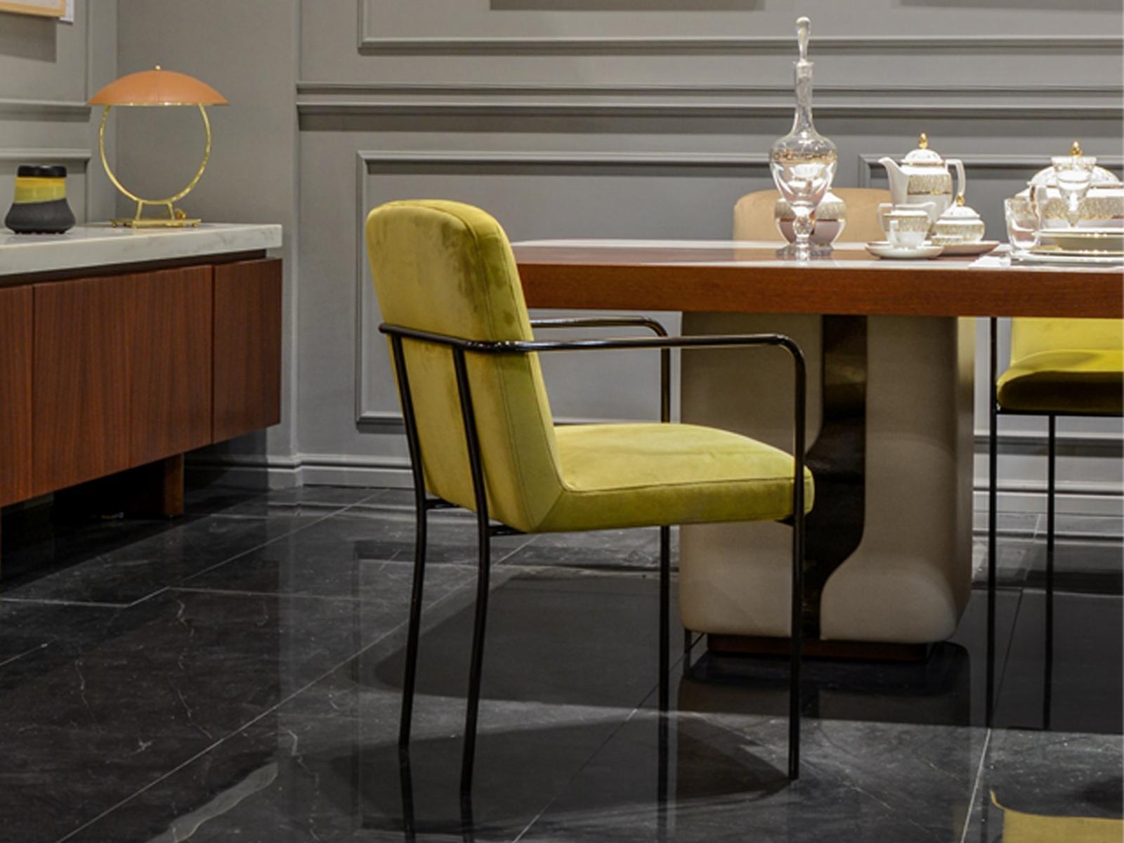 Upholstered chair with armrests | Glam by Formitalia