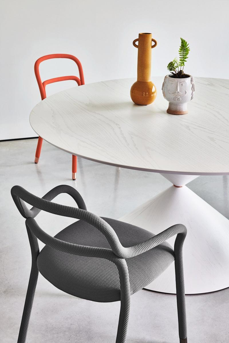 Armchair with four legs frame upholstered in fabric | Pippi P by Midj