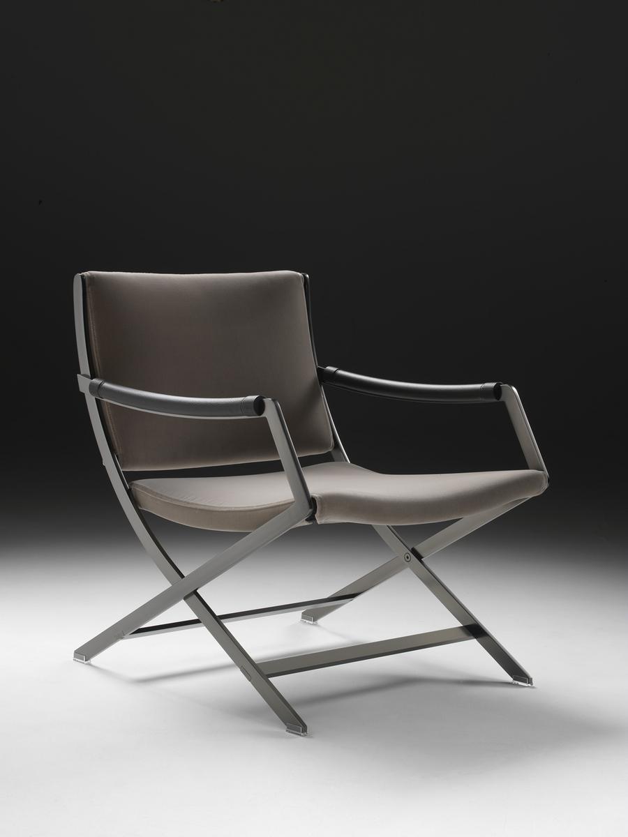 Folding leather easy chair with armrests | Paul by Flexform