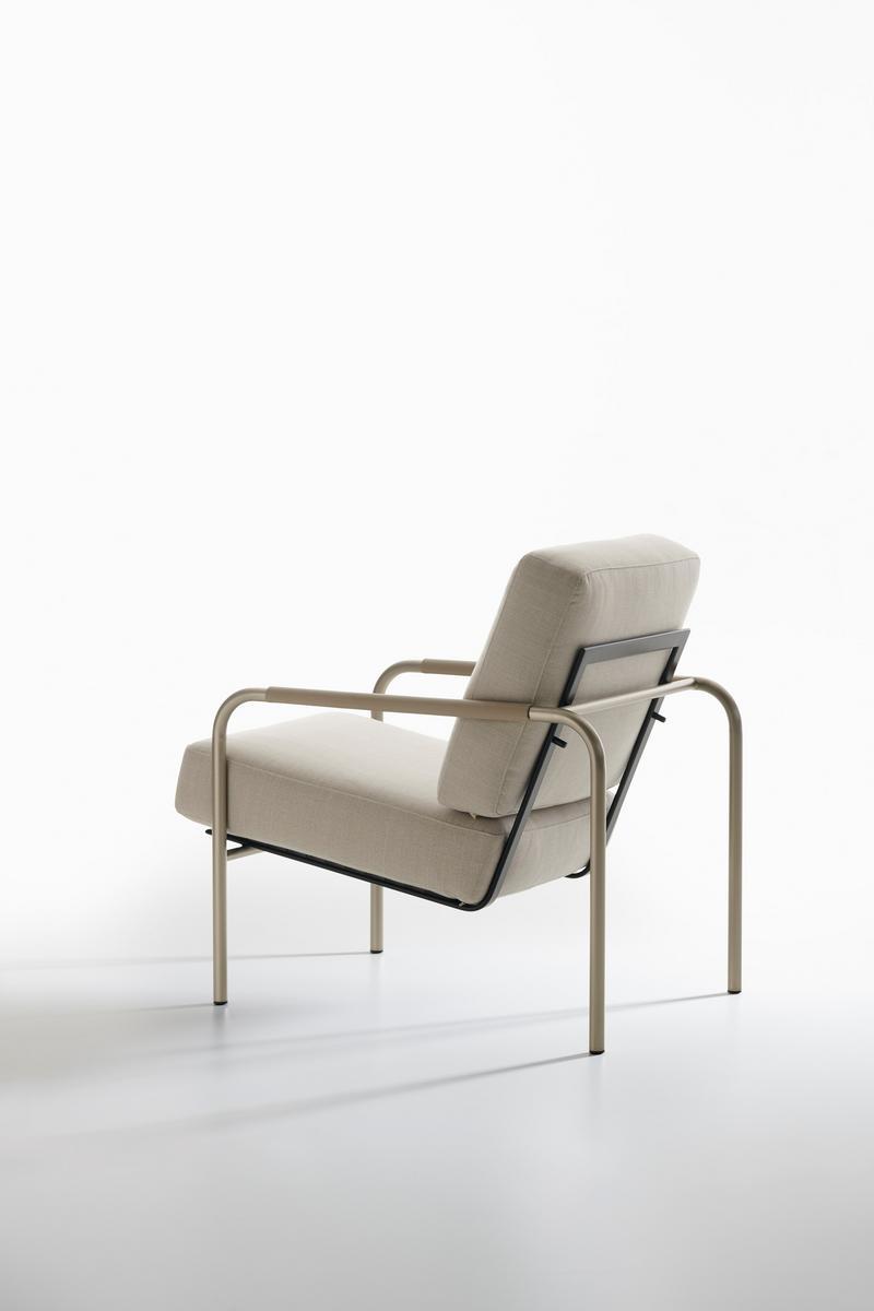 Upholstered easy chair with armrests | Susanna by Zanotta