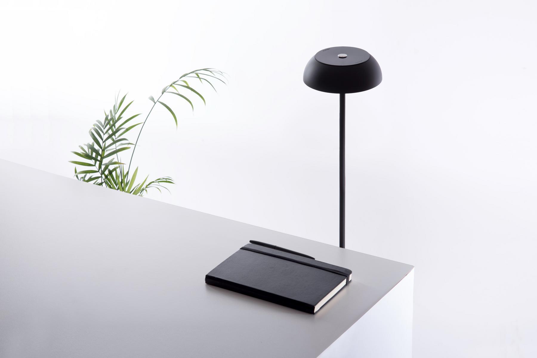 Multifunctional portable floor lamp | Float by Axolight