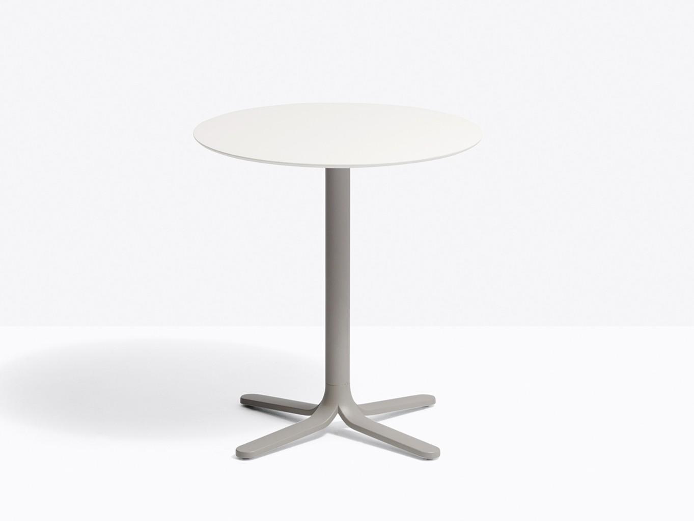 Round die cast aluminium table with 4-star base | Fluxo 5465 by Pedrali