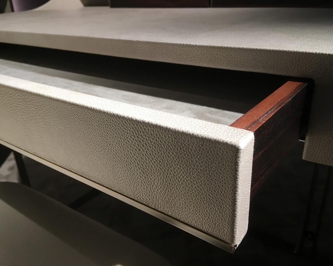 Ebony writing desk in a classic style with drawers | Roma by Rugiano