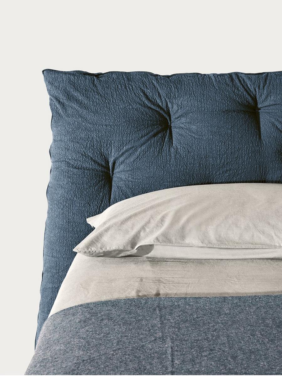 Upholstered fabric double bed with tufted headboard | Impunto by Pianca