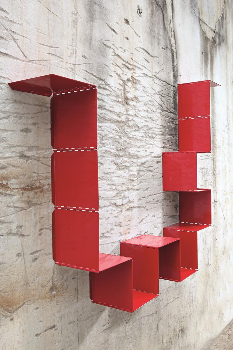 Wall-mounted modular iron bookcase | 349 by Zava