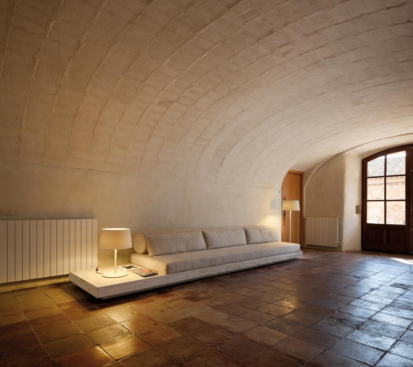 Glass-fibre floor lamp | Warm 4906 by Vibia