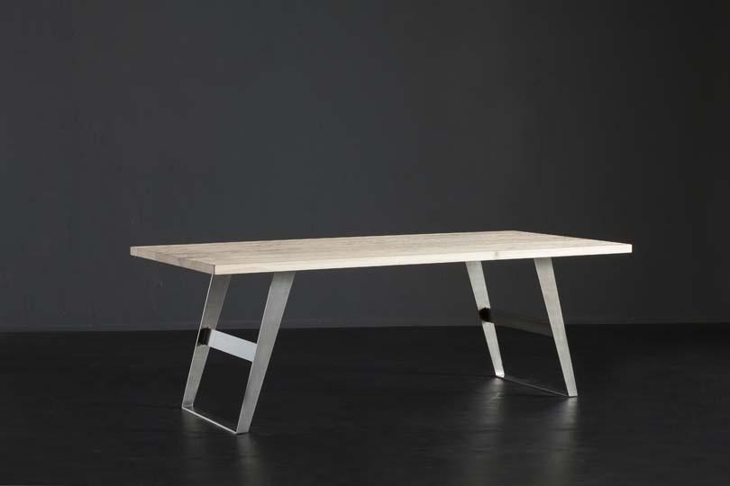 Oak dining table | Parigi + Iron by Altacorte