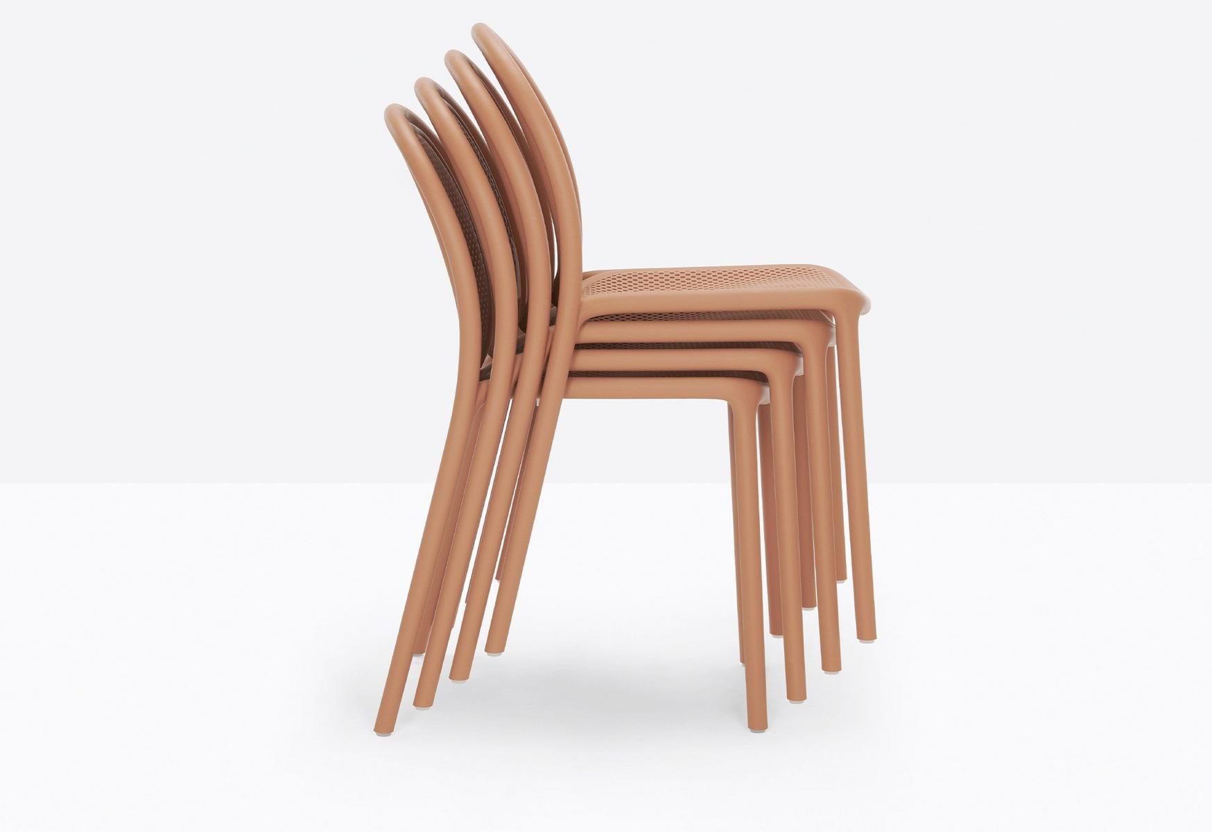 Stackable polypropylene chair | Remind 3730 by Pedrali