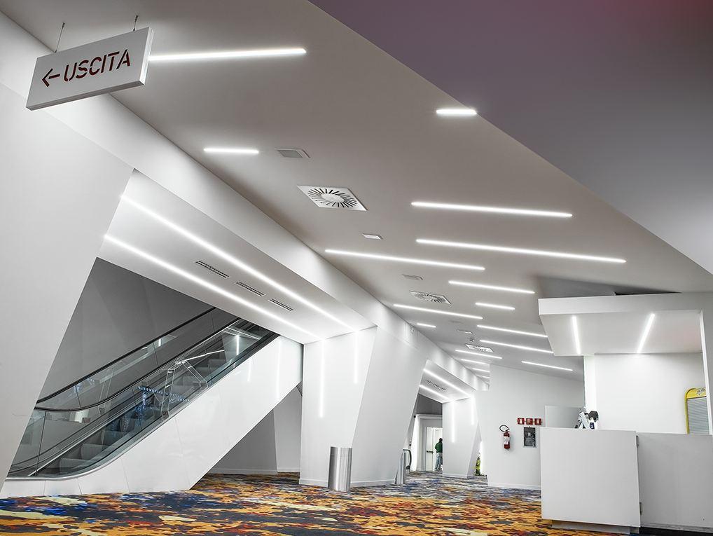 Extruded aluminium linear lighting profile | Brooklyn by Panzeri