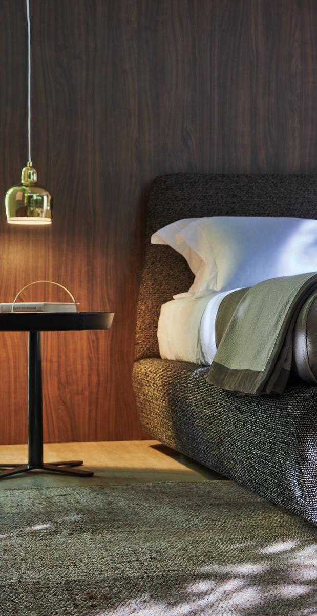 Fabric storage bed with upholstered headboard | Greenwich by Molteni