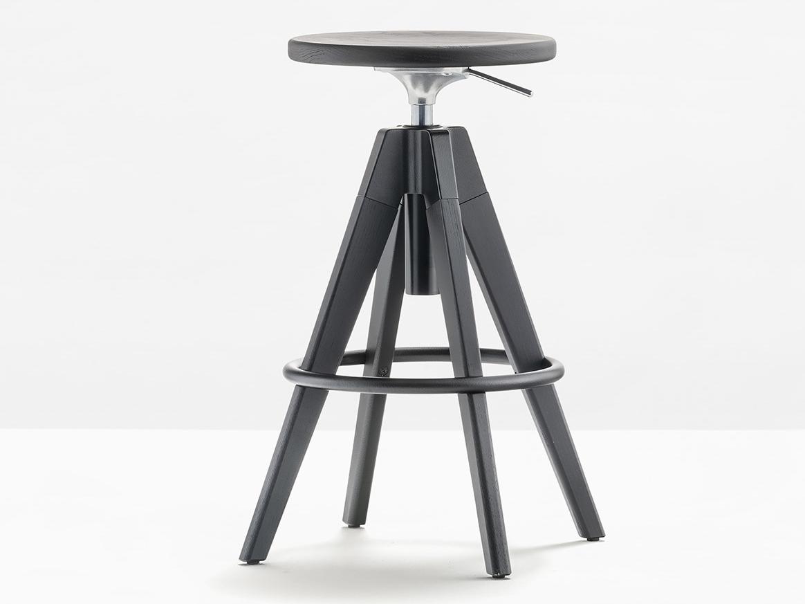 Swivel oak stool with gas lift | Arki-stool Arkw6 by Pedrali