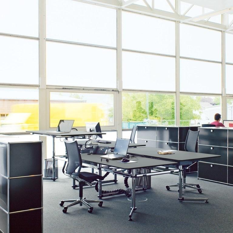 Height-adjustable workstation desk | Kitos Table by USM