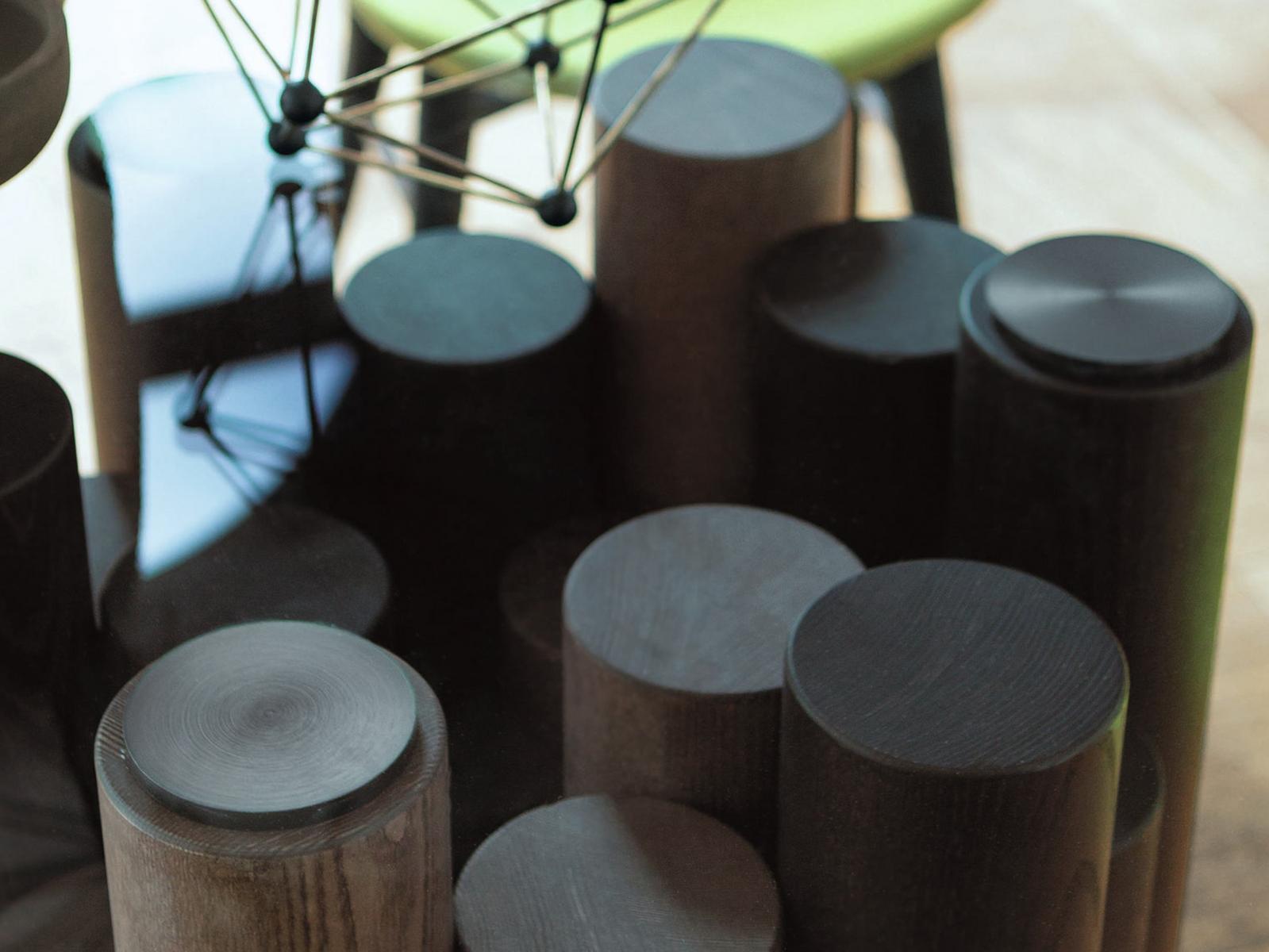 Round solid wood dining table and crystal top | Pilar Mix by Porada