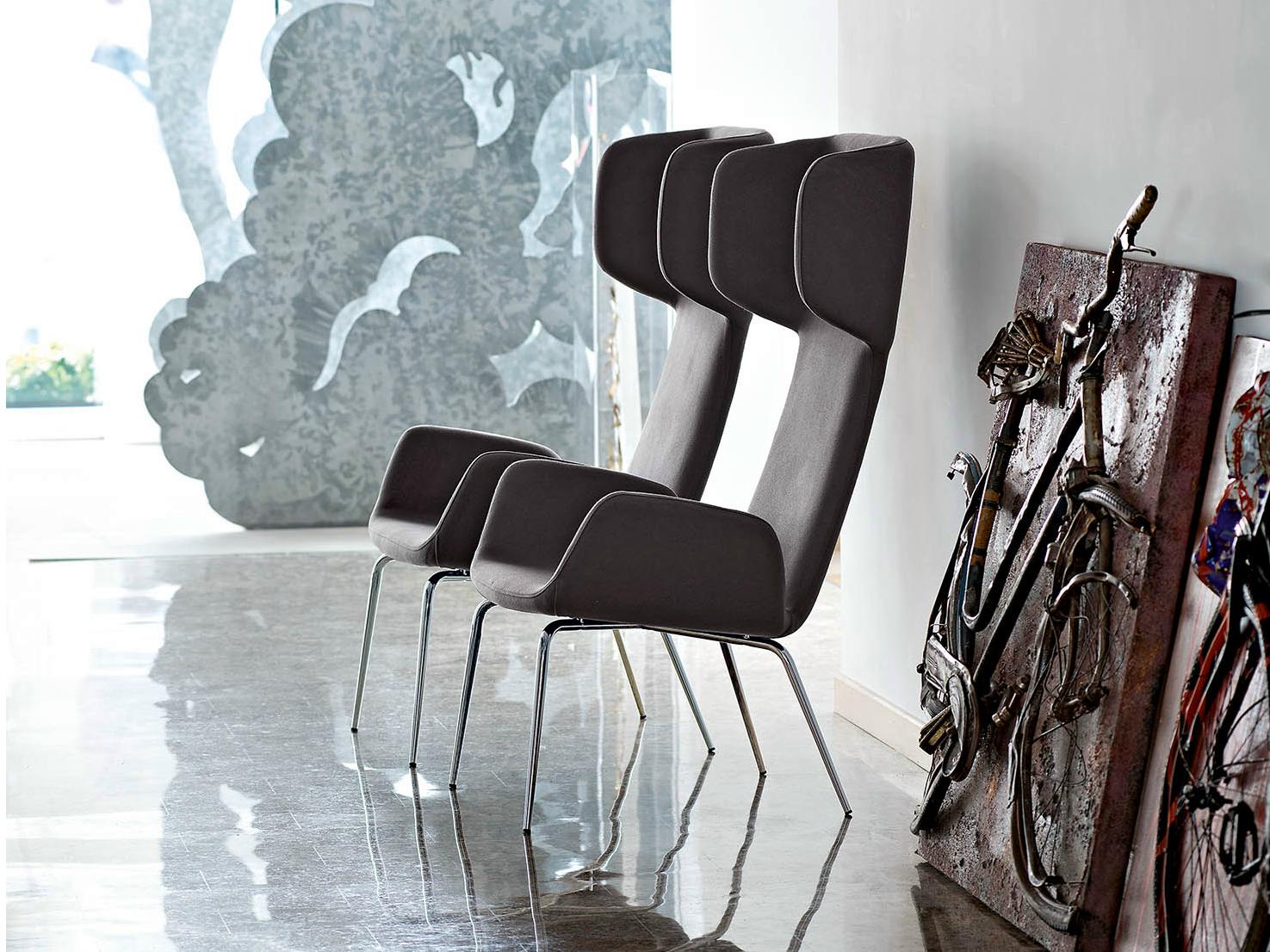 Wing upholstered armchair with armrests | Light E by Midj