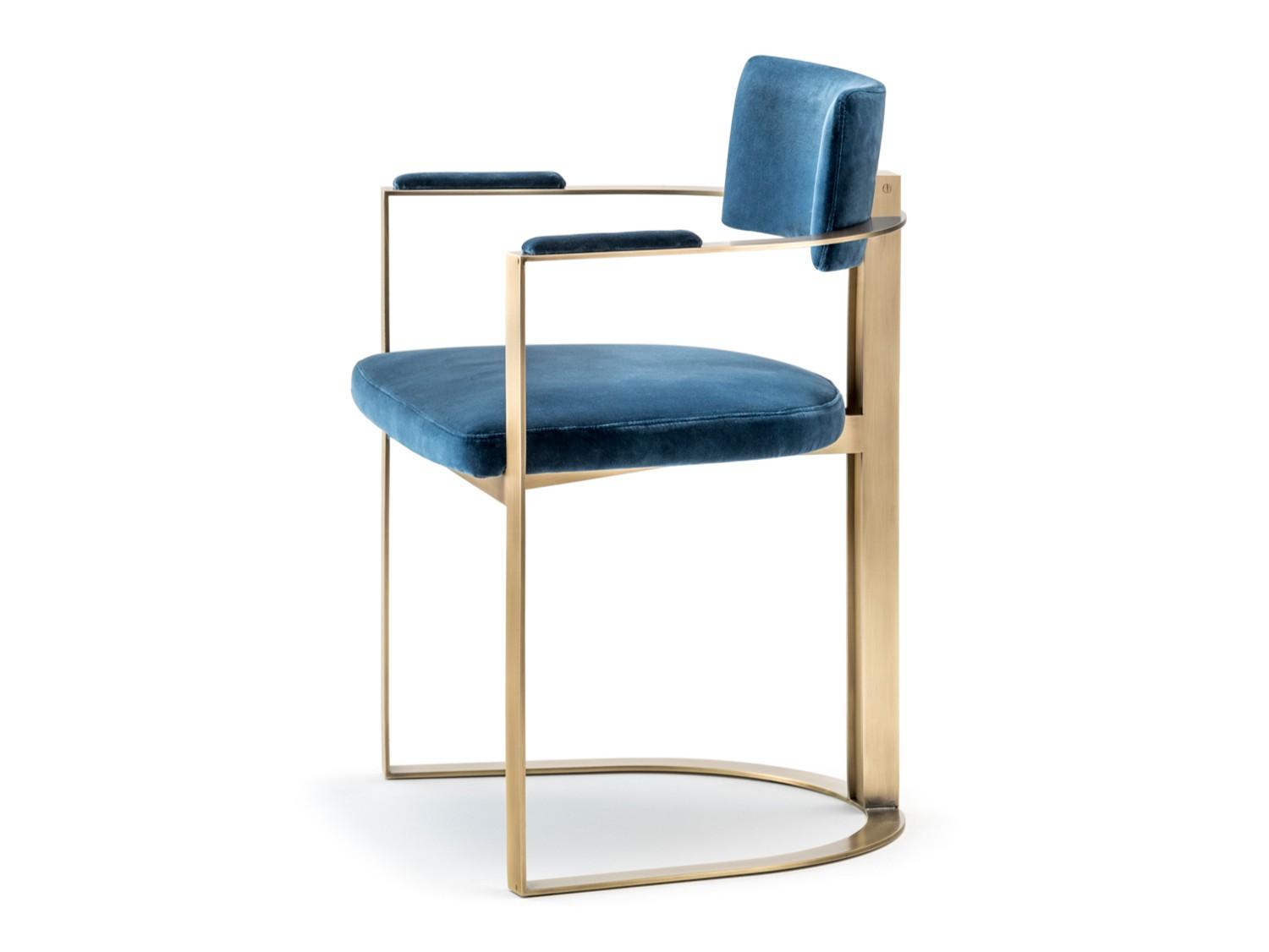 Velvet chair with armrests and burnished metal base | Sveva 6043d by Arcahorn