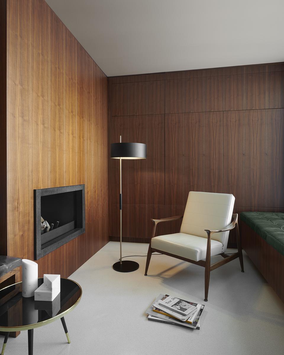 Metal floor lamp | 1953 by Oluce